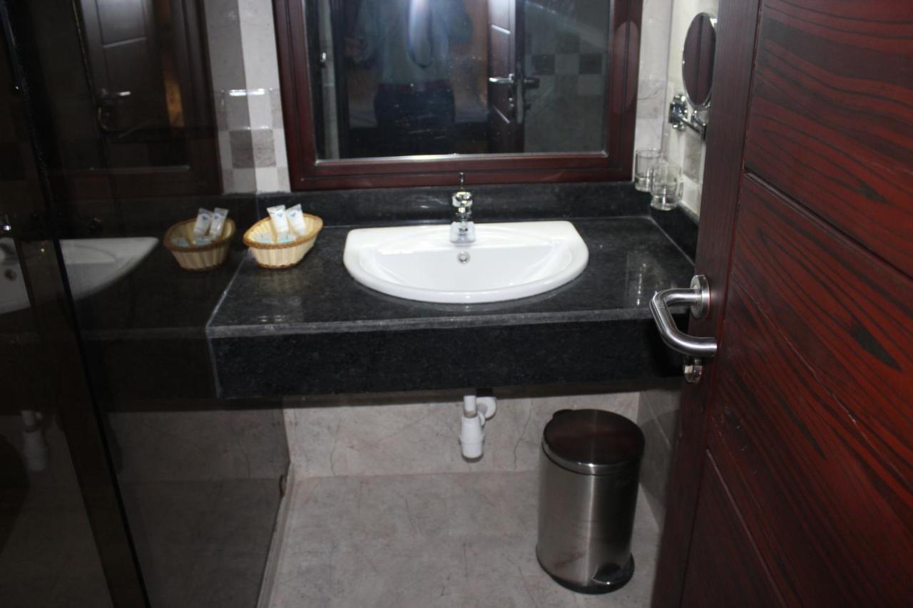 Hotel Blue Sapphire Dar es Salaam Eksteriør billede