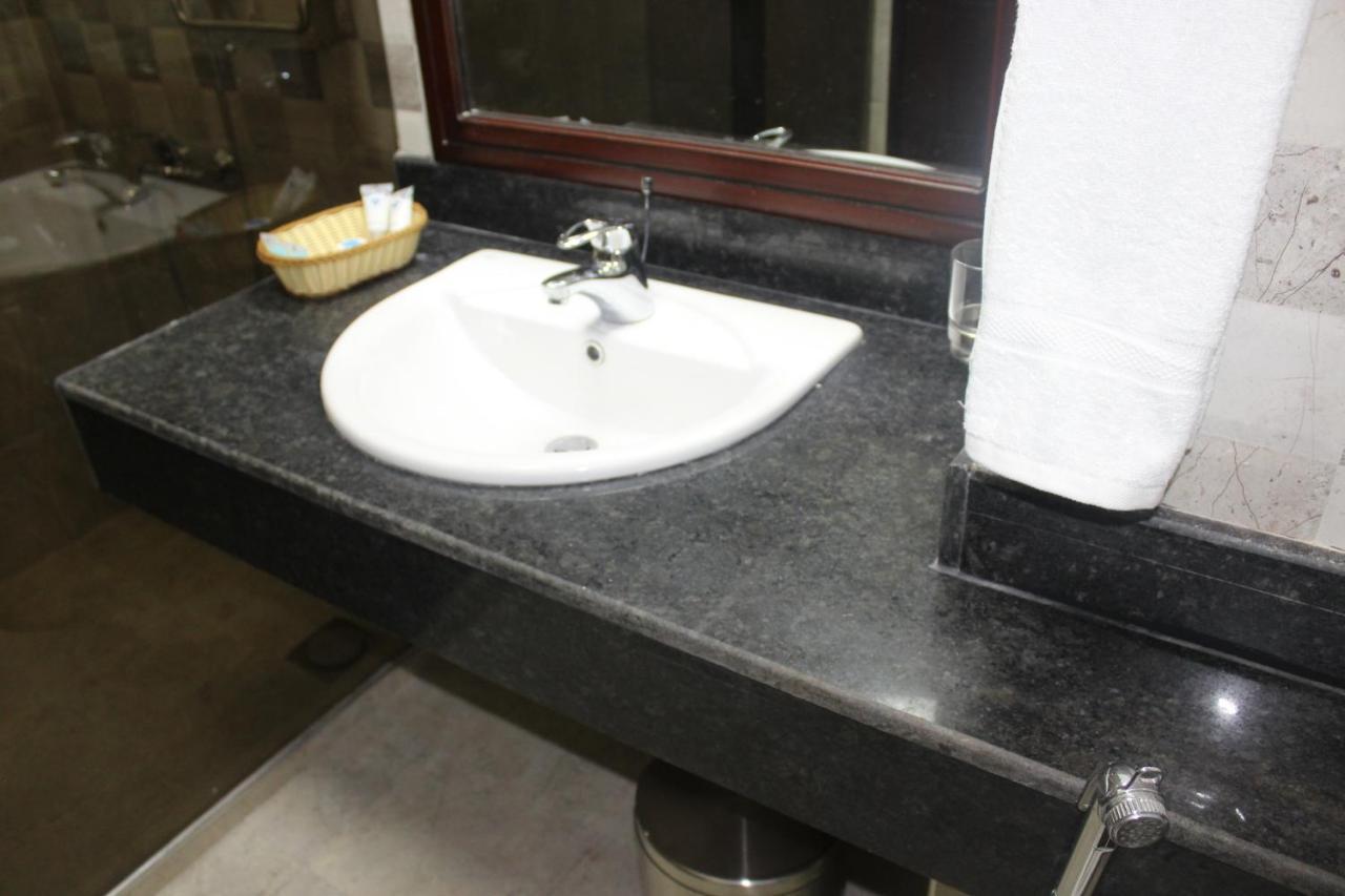 Hotel Blue Sapphire Dar es Salaam Eksteriør billede
